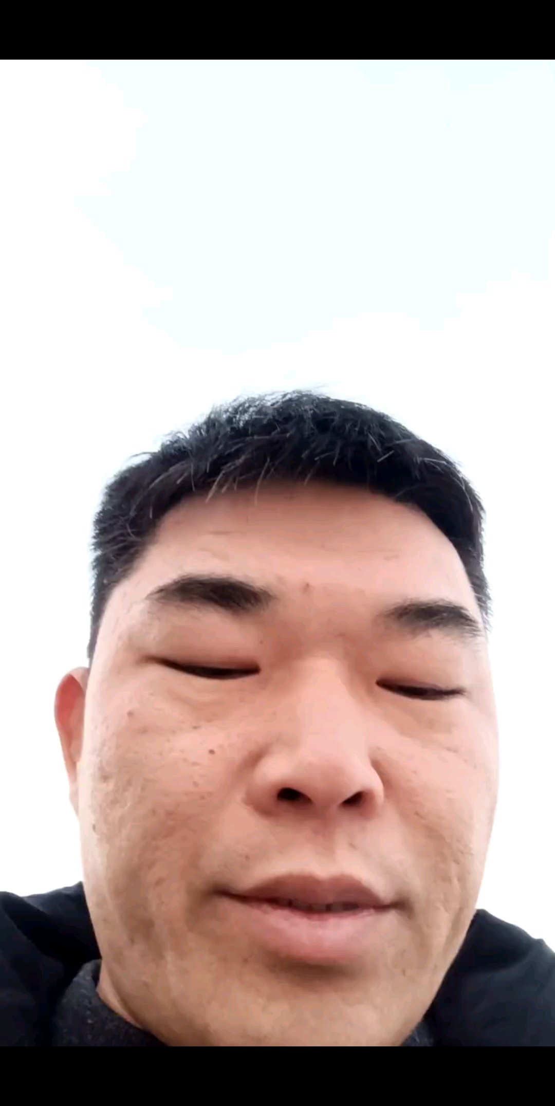 冬天到来树木湖水