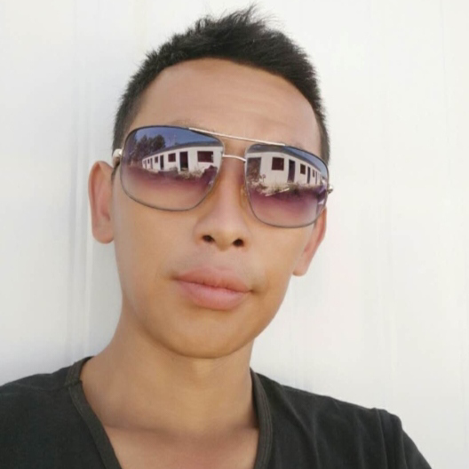 做在坟头看鬼哭海报