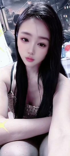 全平台最惨的玫瑰主播照片