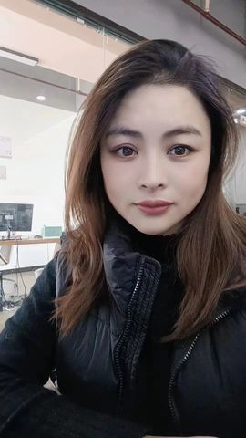 莉莉开心1主播照片