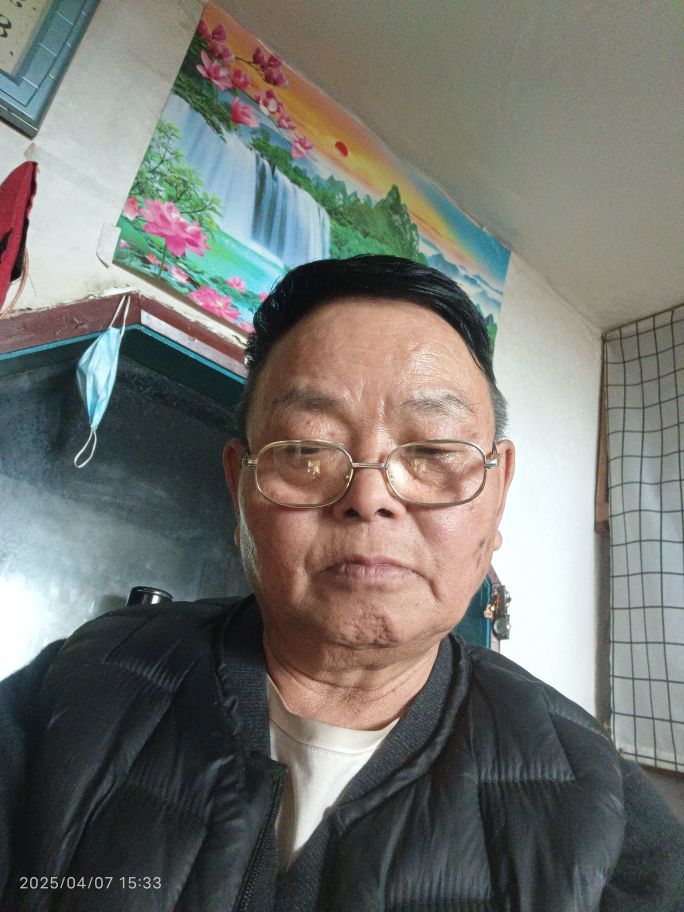 為了生活還在努力主播圖片