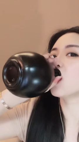 二两桃花醉今生的图片