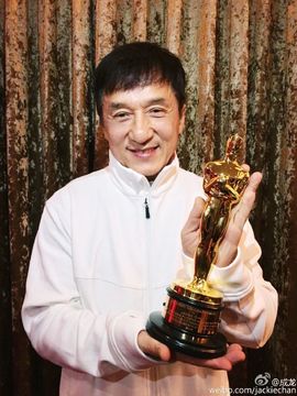 收割机检修维护中主播照片