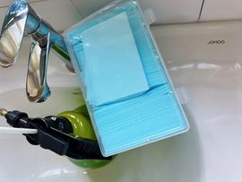 雨中的妖姬主播照片