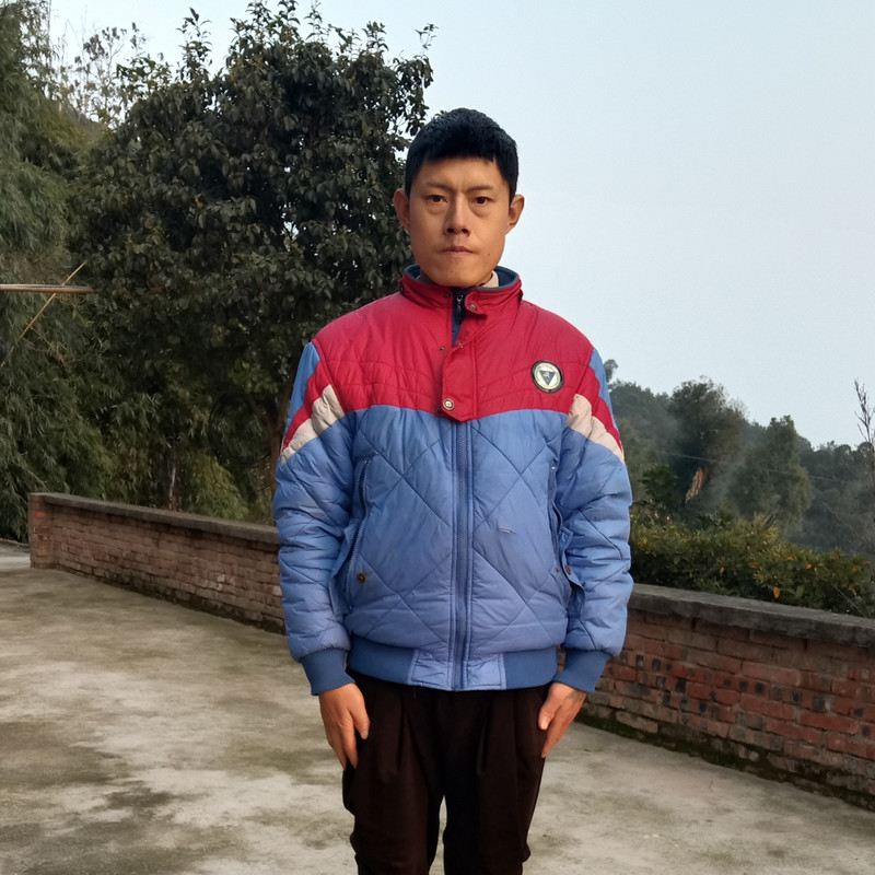 小可爱1uo海报