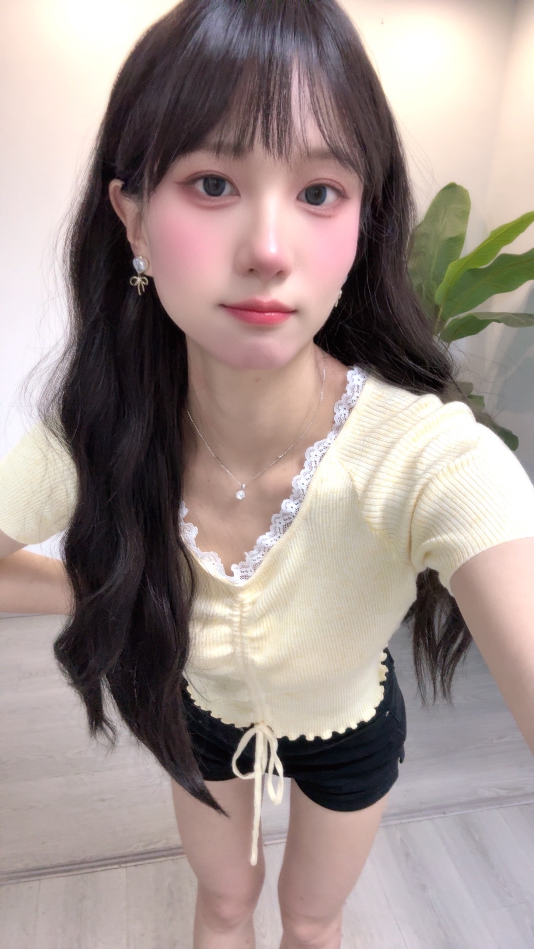 新人月月~求一束光的图片