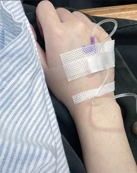 洛兮病休主播照片