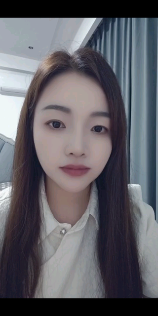 换了个发型