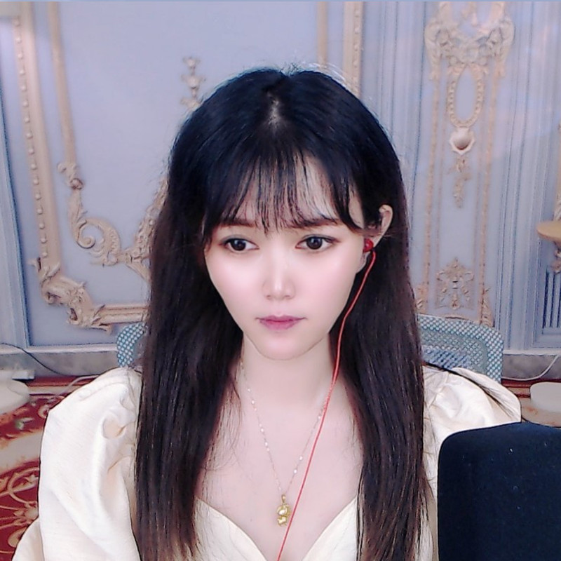 新人小喵🐱海报