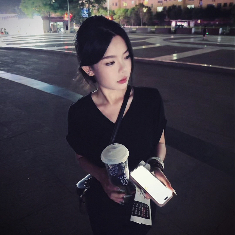 一只小青🐸海报