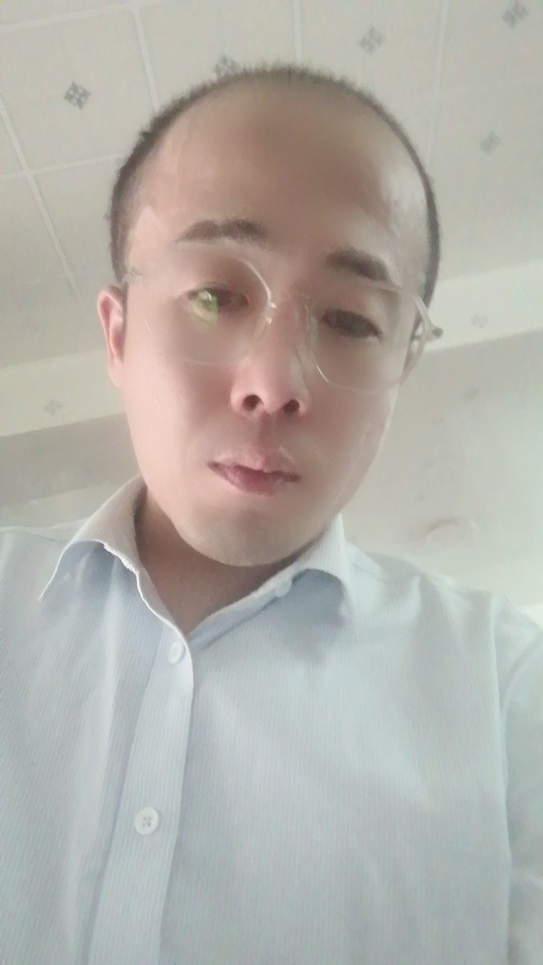 鄙人扣铁毛的图片