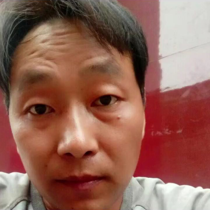 豫Q小伙海报