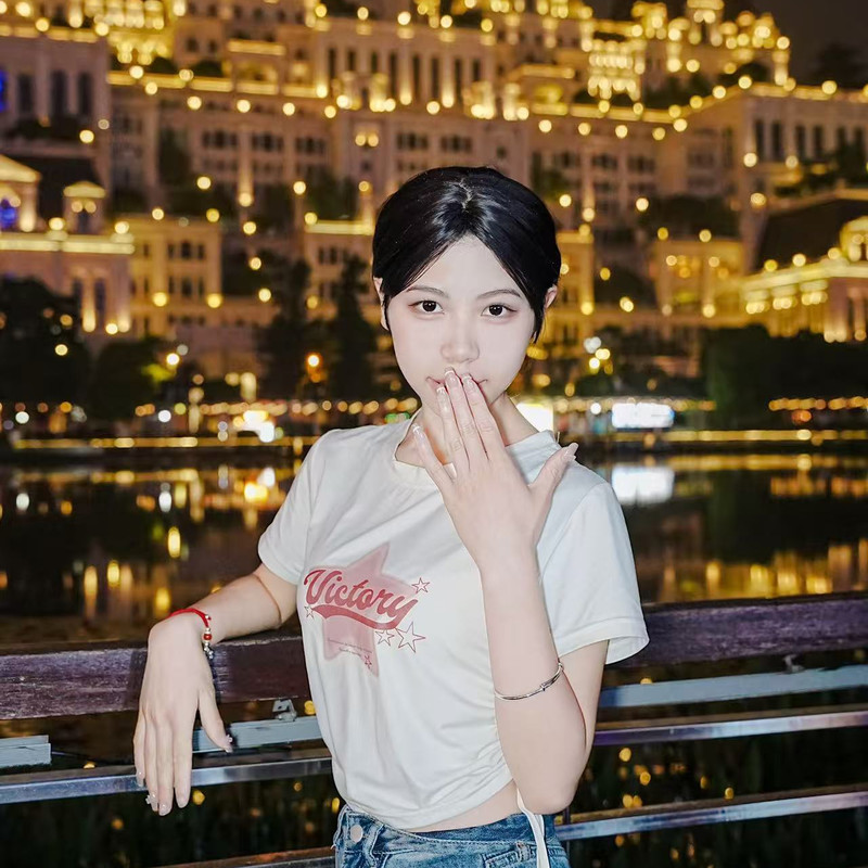小王纸呀海报