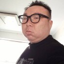 龙龙中介海报