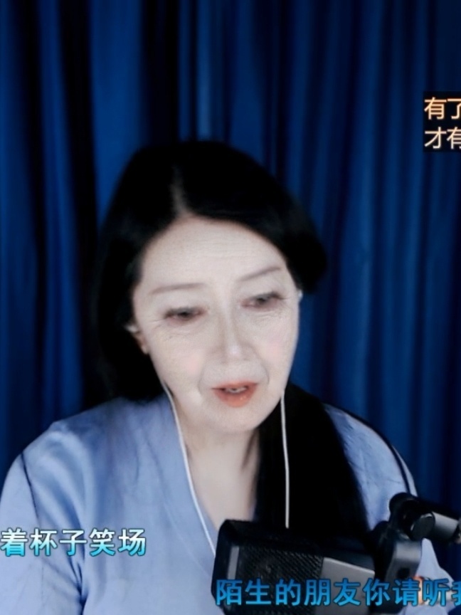 果园里散步的图片