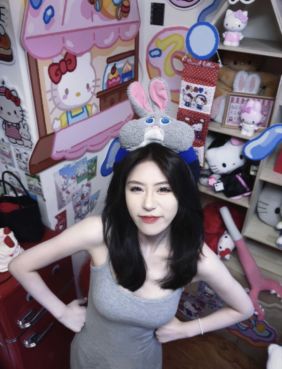 新人小阿纯海报