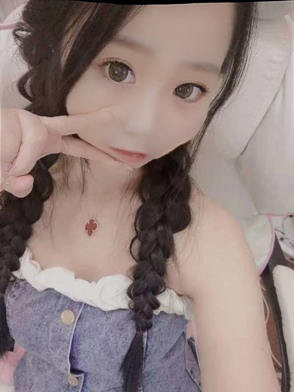 安静聽歌的星也的图片