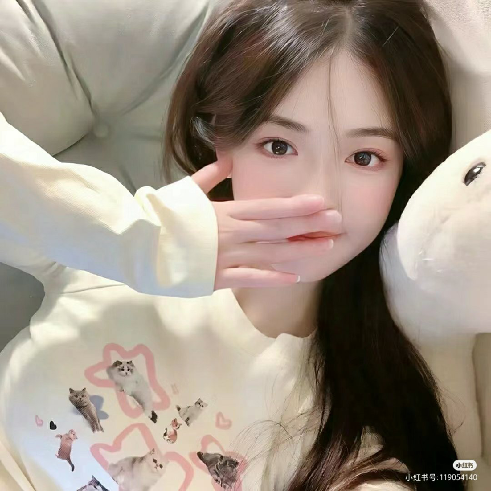 依诺🎀水灵灵海报