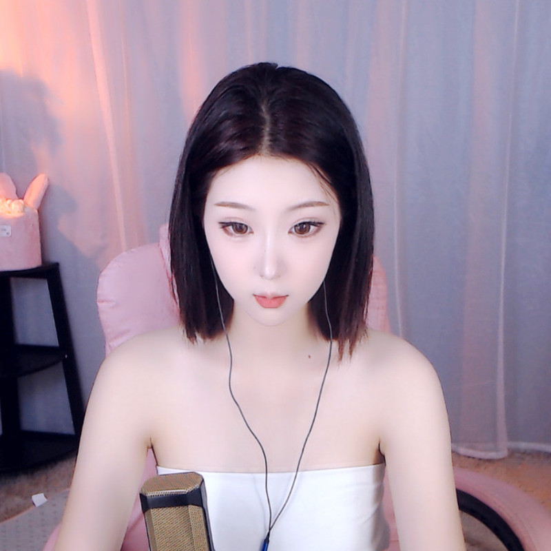甜甜有烦恼v的主播海报