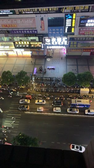 结结班海报