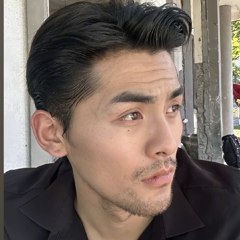 产你两耳石海报