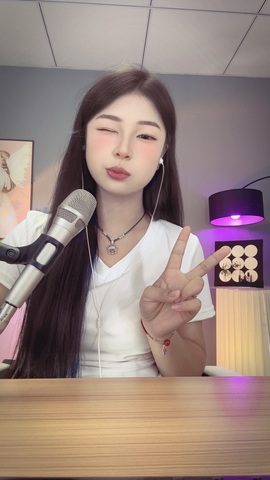 萌新乐乐主播照片