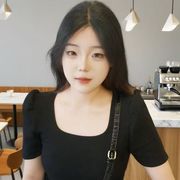 新人莹莹求投喂海报