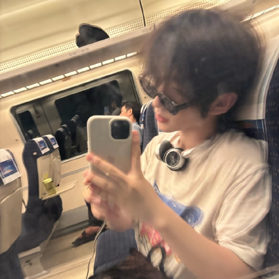 陌颜ib海报