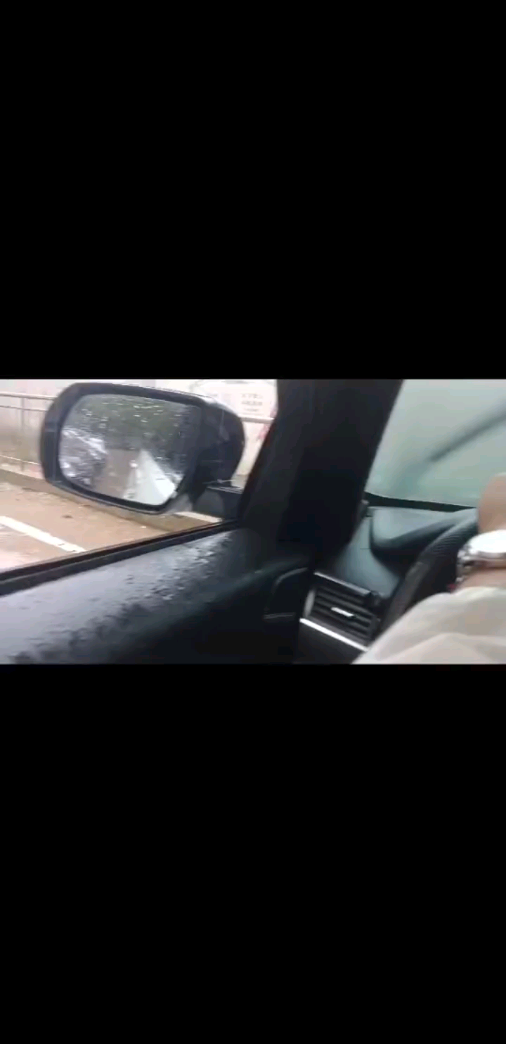 后来才发现装聋作哑和