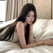 李依.