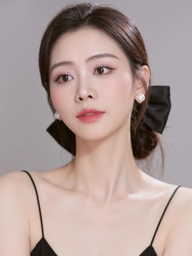 奕露西￥唱歌的图片