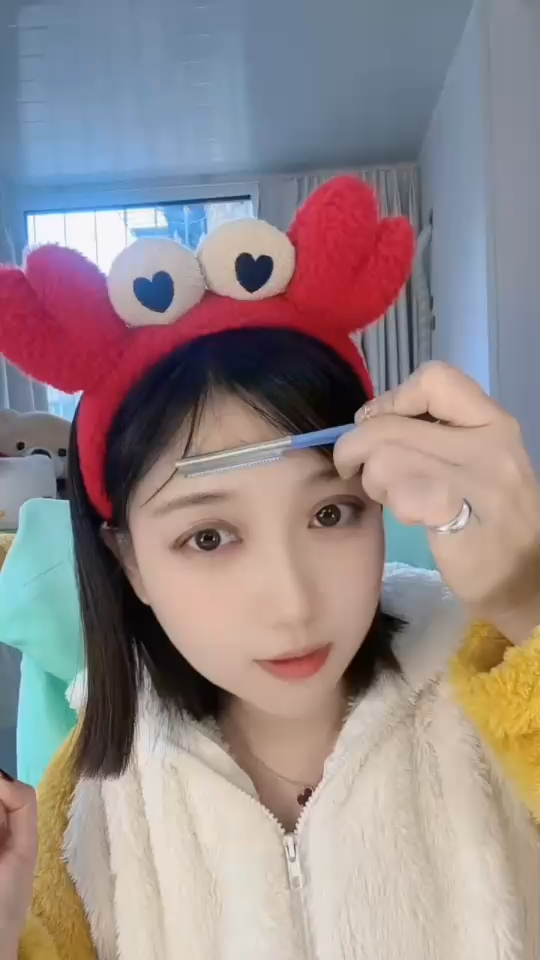 对口型表演^_^…