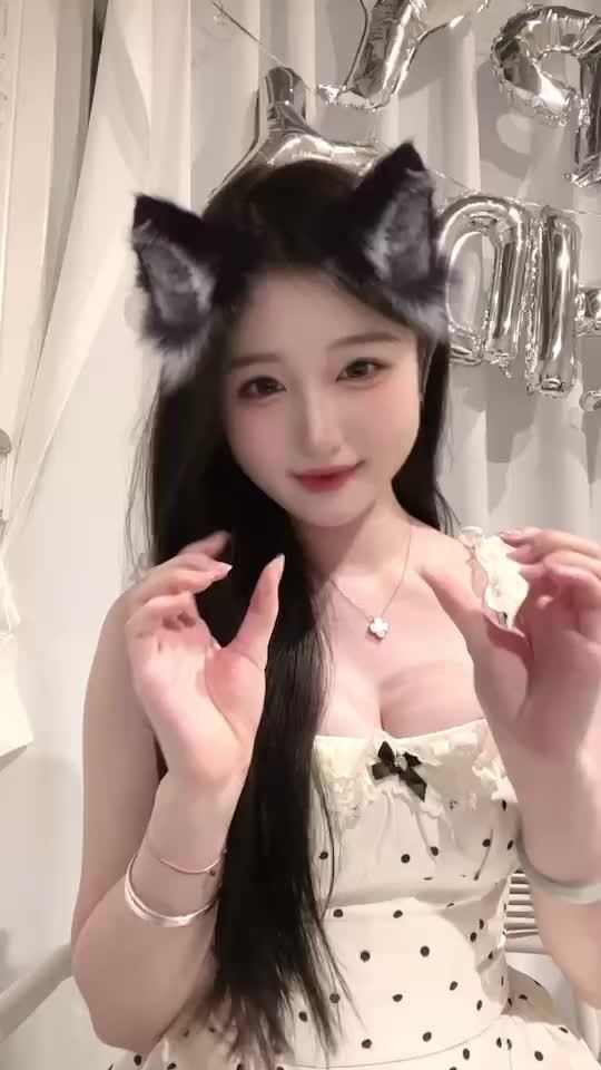 甜甜的出现一下