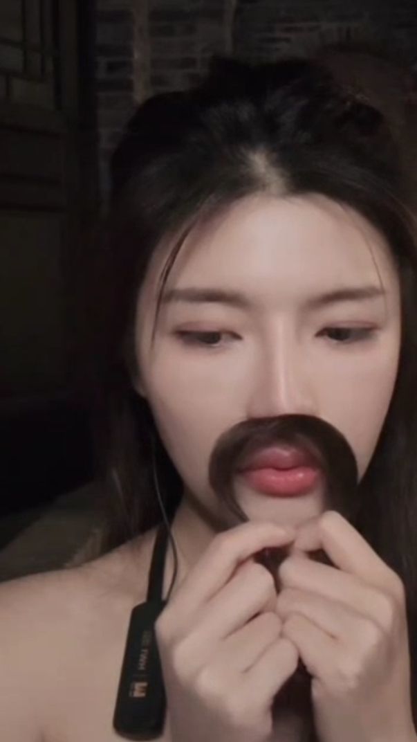 二两桃花醉今生的图片