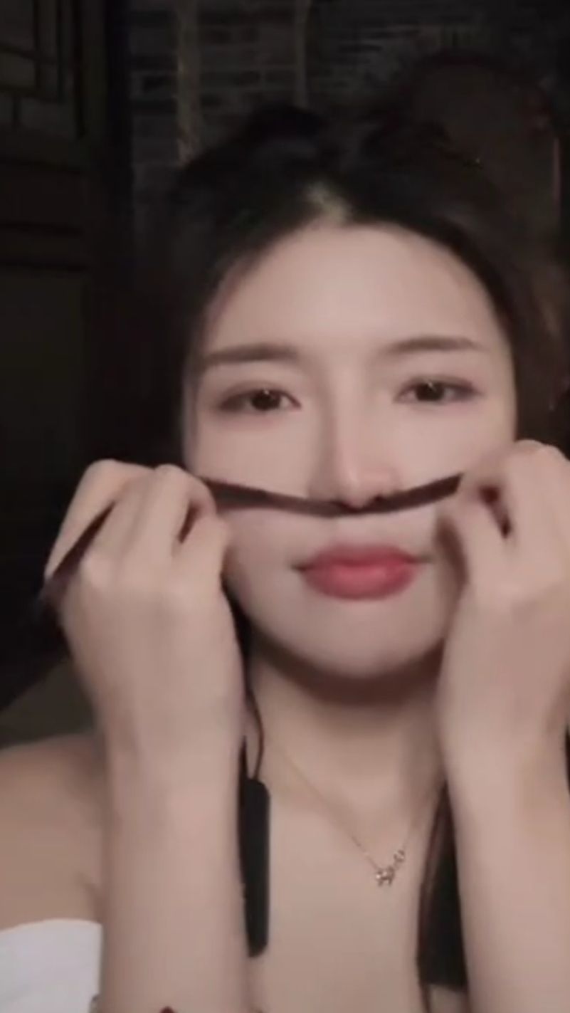 二两桃花醉今生的图片
