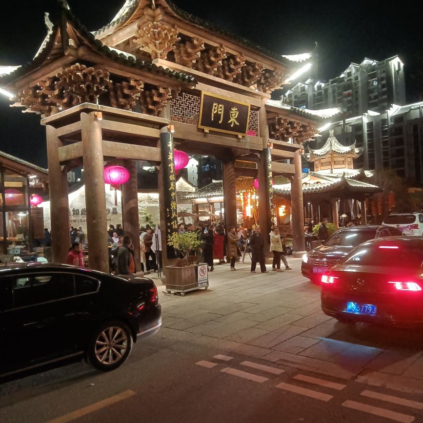 哄得柱的图片