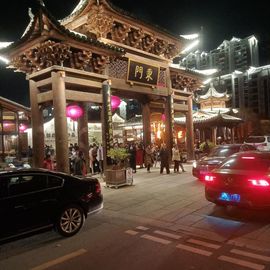 哄得柱的图片