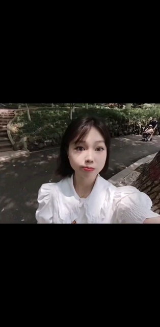 再靠近一点点就让你牵手