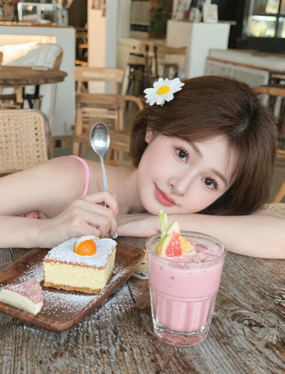 莫愁🌈海报