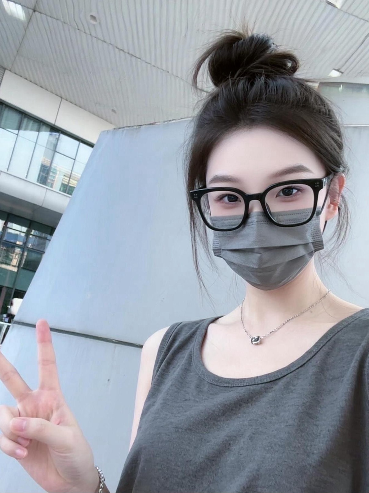 @酒儿参加婚礼吃席去的图片