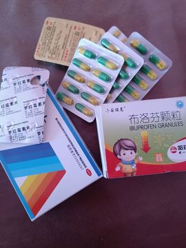 小七金光灿灿的图片