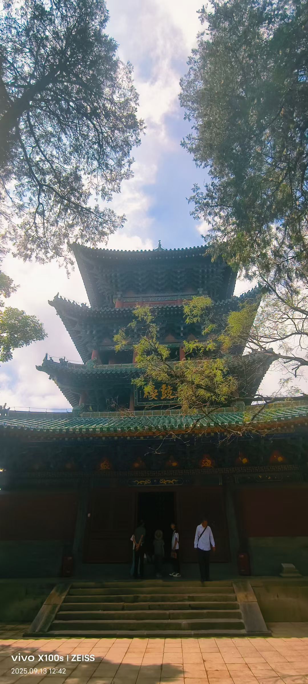 妞妞徒步三亞的主播照片