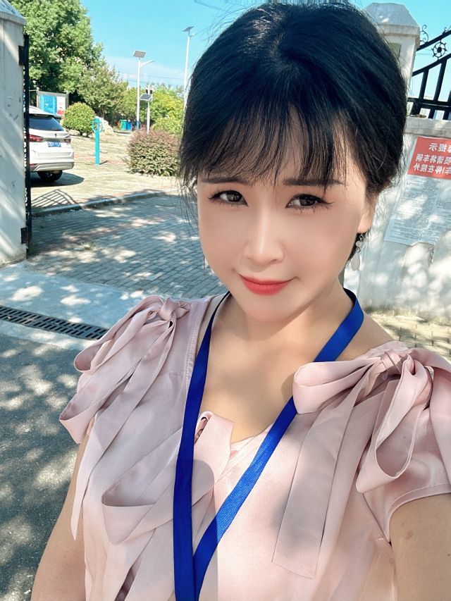 茶茶幸运星今晚休主播图片