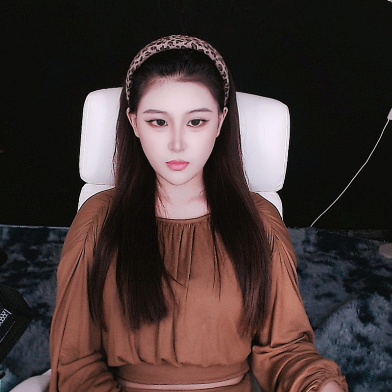 新人~看看海报