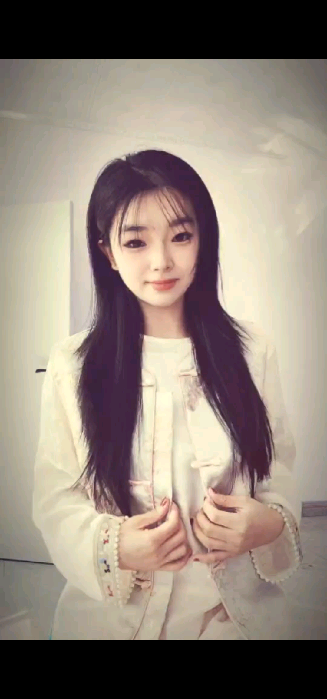 我抚琵琶奏琴弦