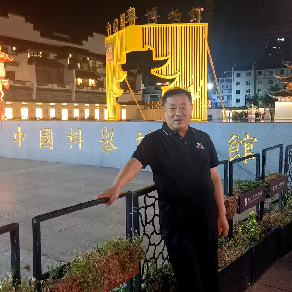 ✦自在的小龙海报