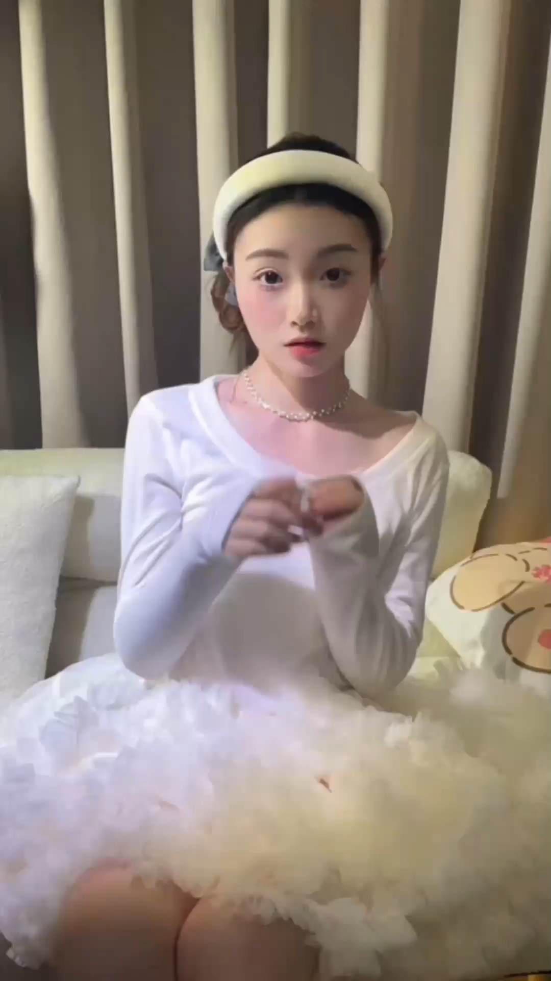娇羞女