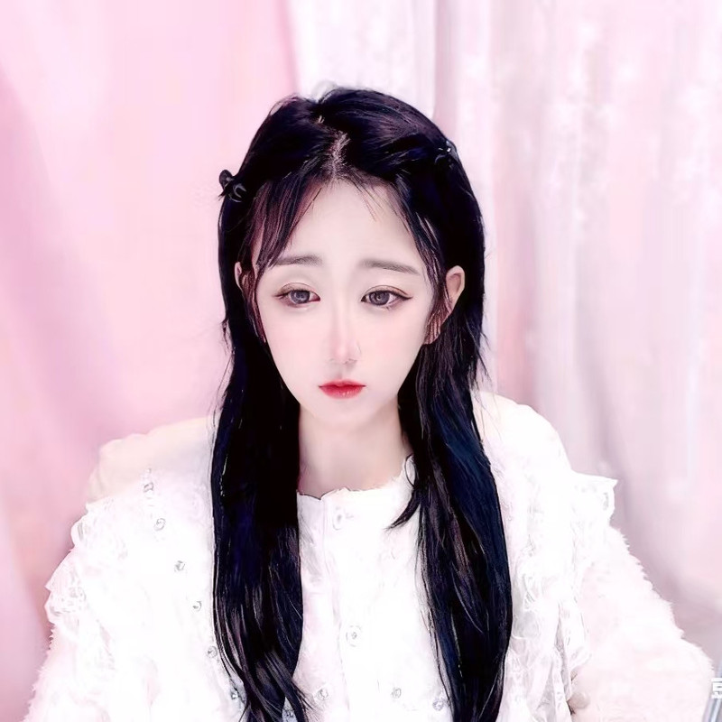 情小初的主播海报