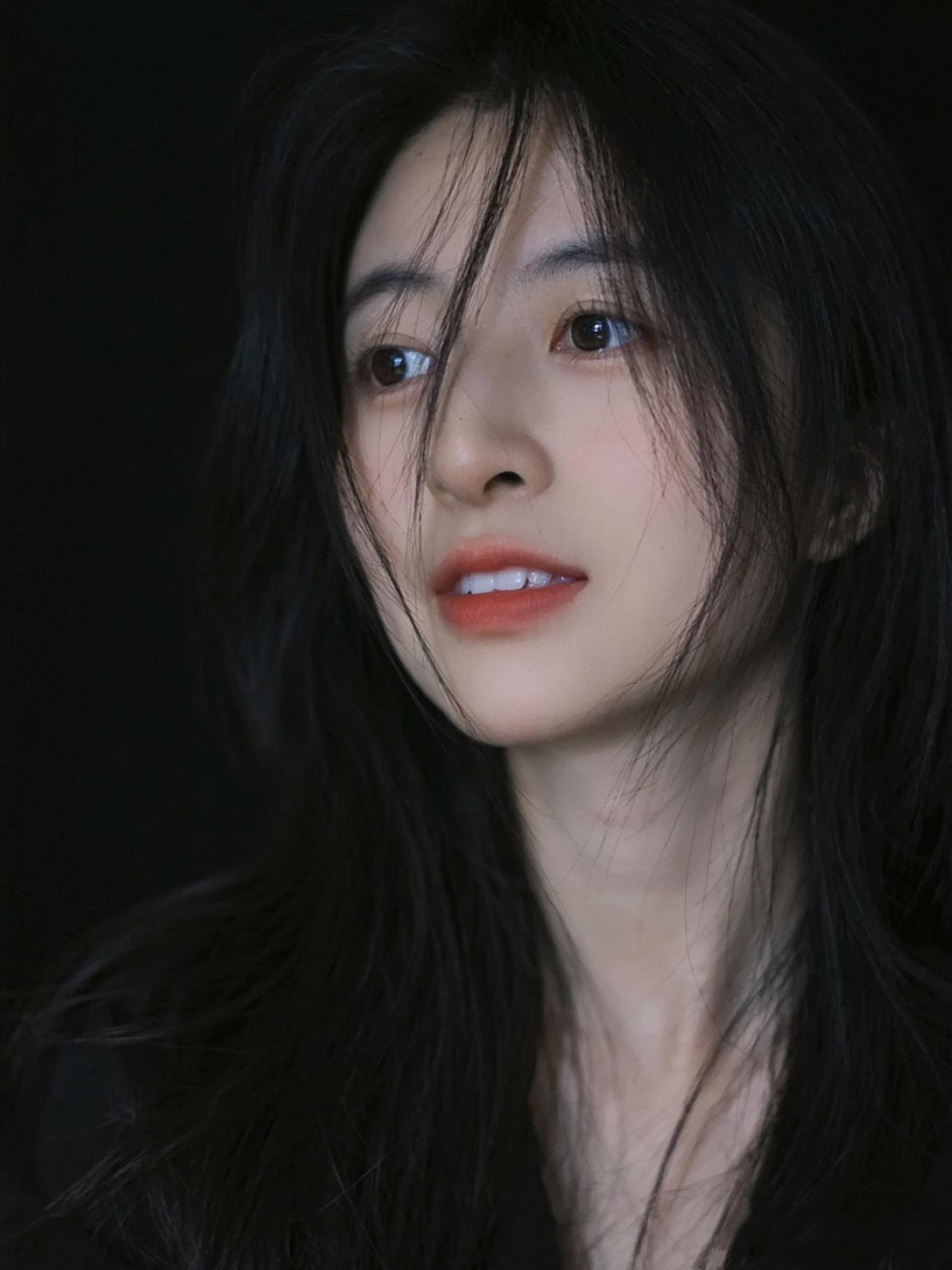 小妮嘻嘻（晚上播）主播图片