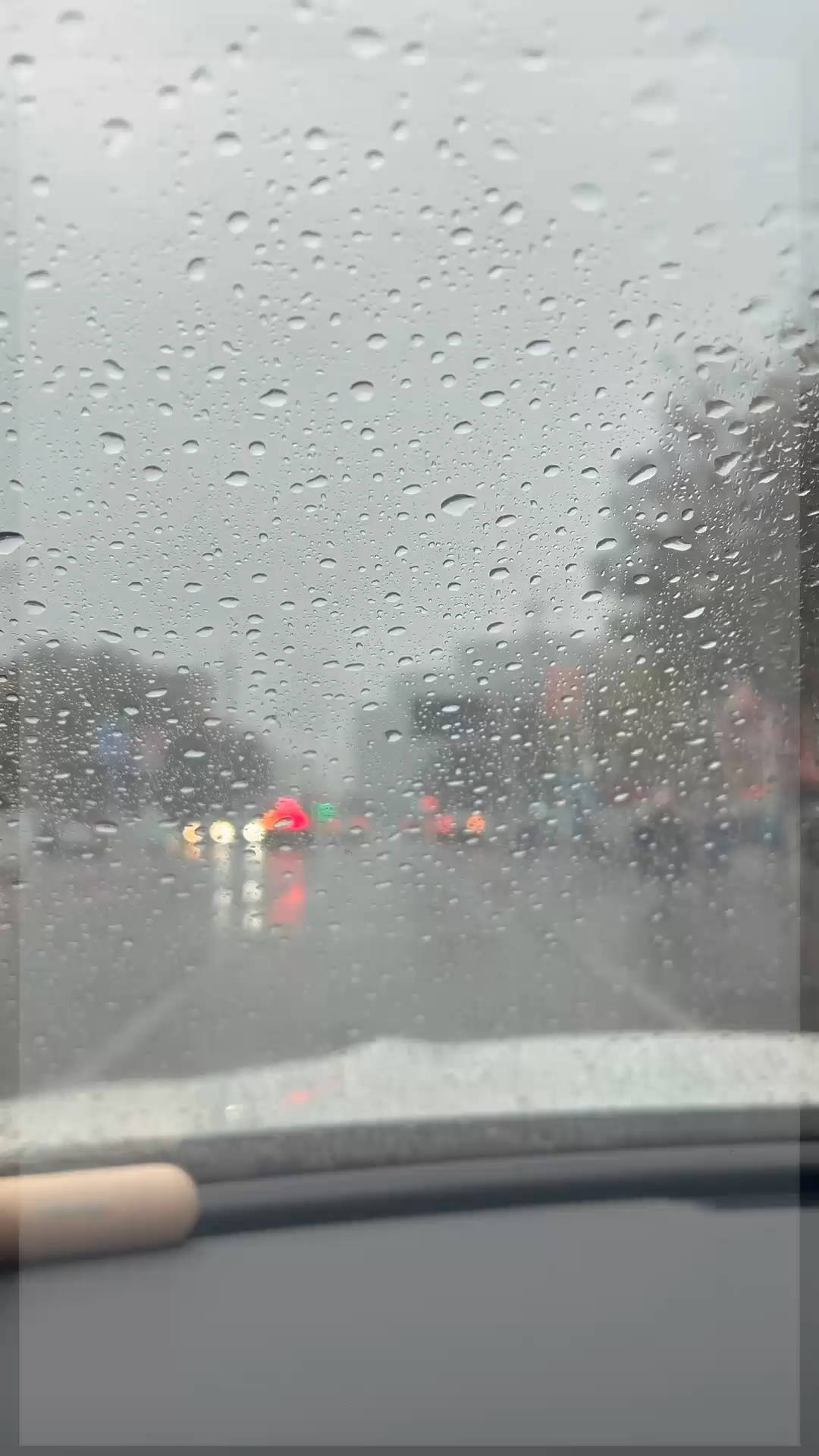 先努力让自己发光，对